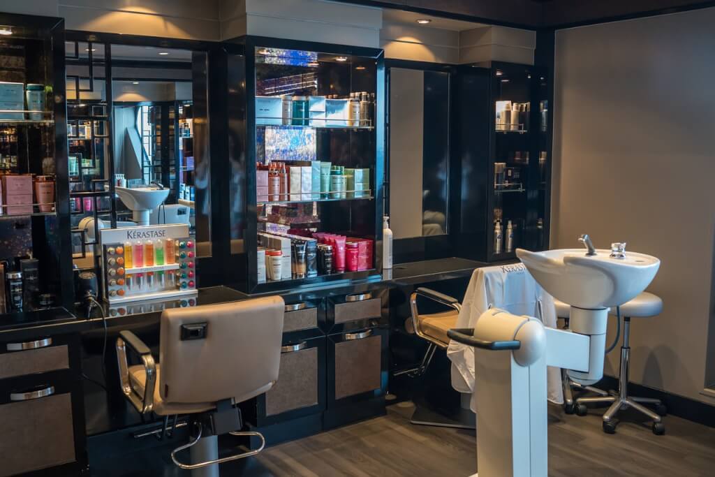 Hair and Nail Salon in Excellent Location