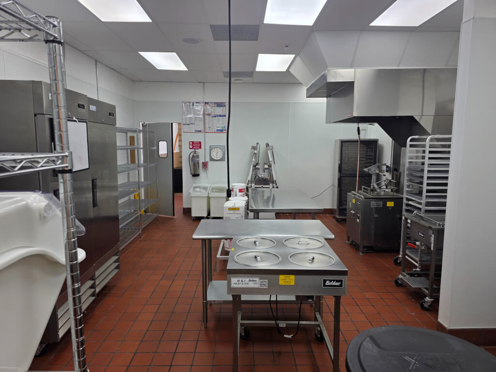 Donut or Coffee Shop - Fantastic location, like new equipment!